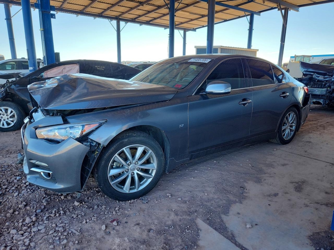 Vista de 2015 INFINITI Q50 PREMIUM, ángulo 1
