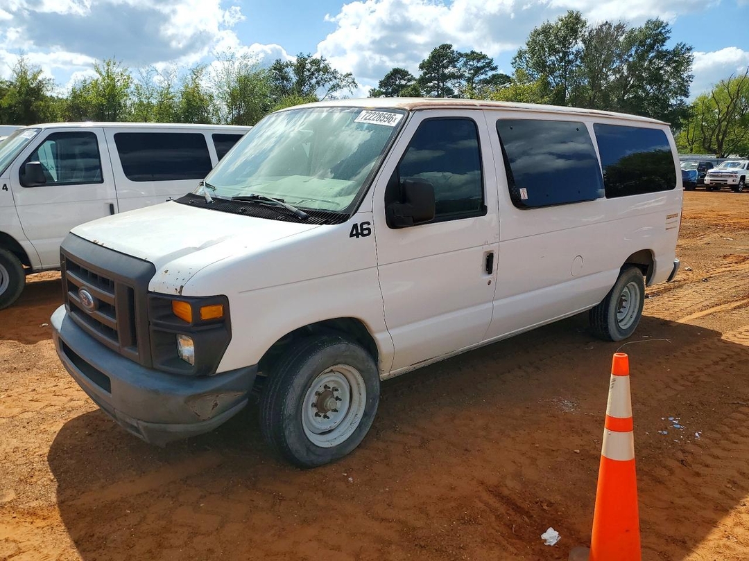 Vue de 2009 FORD ECONOLINE E350 SUPER DUTY WAGON, angle 1