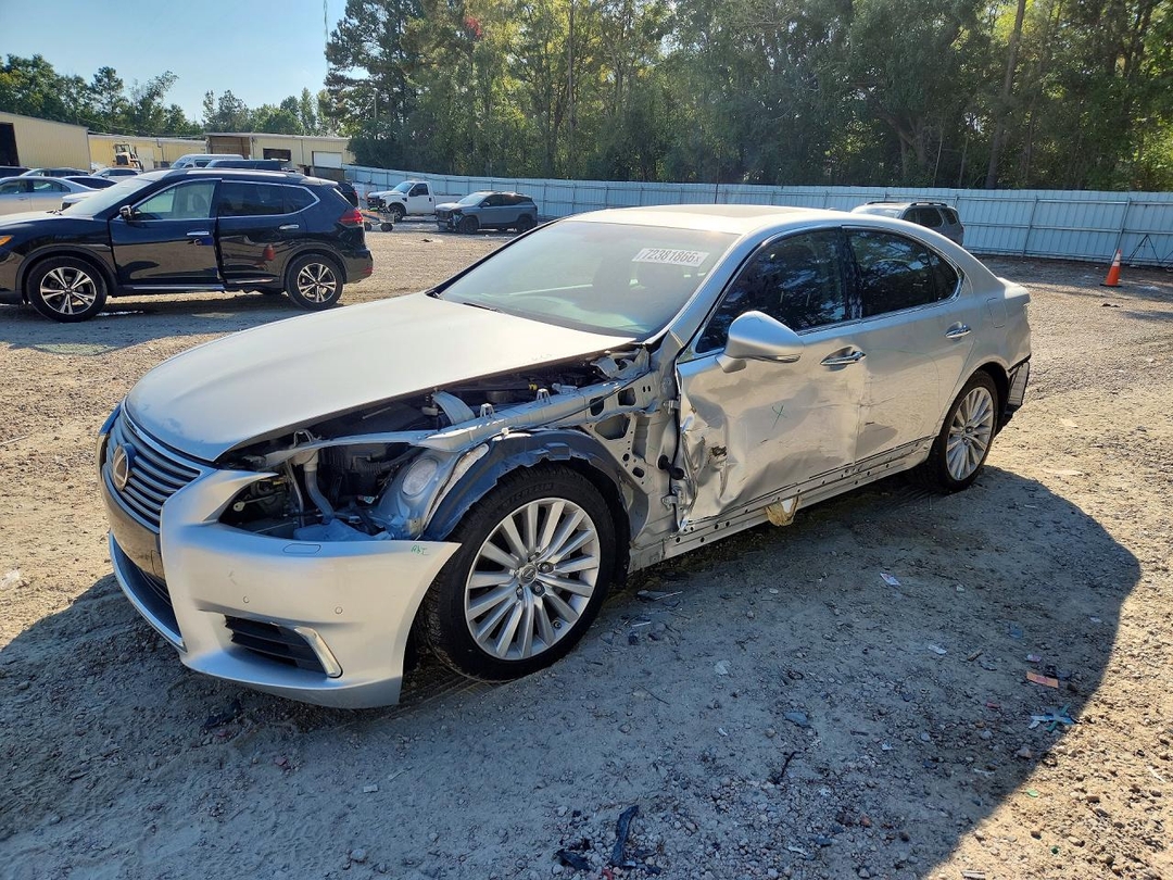 Vista de 2017 LEXUS LS 460, ángulo 1