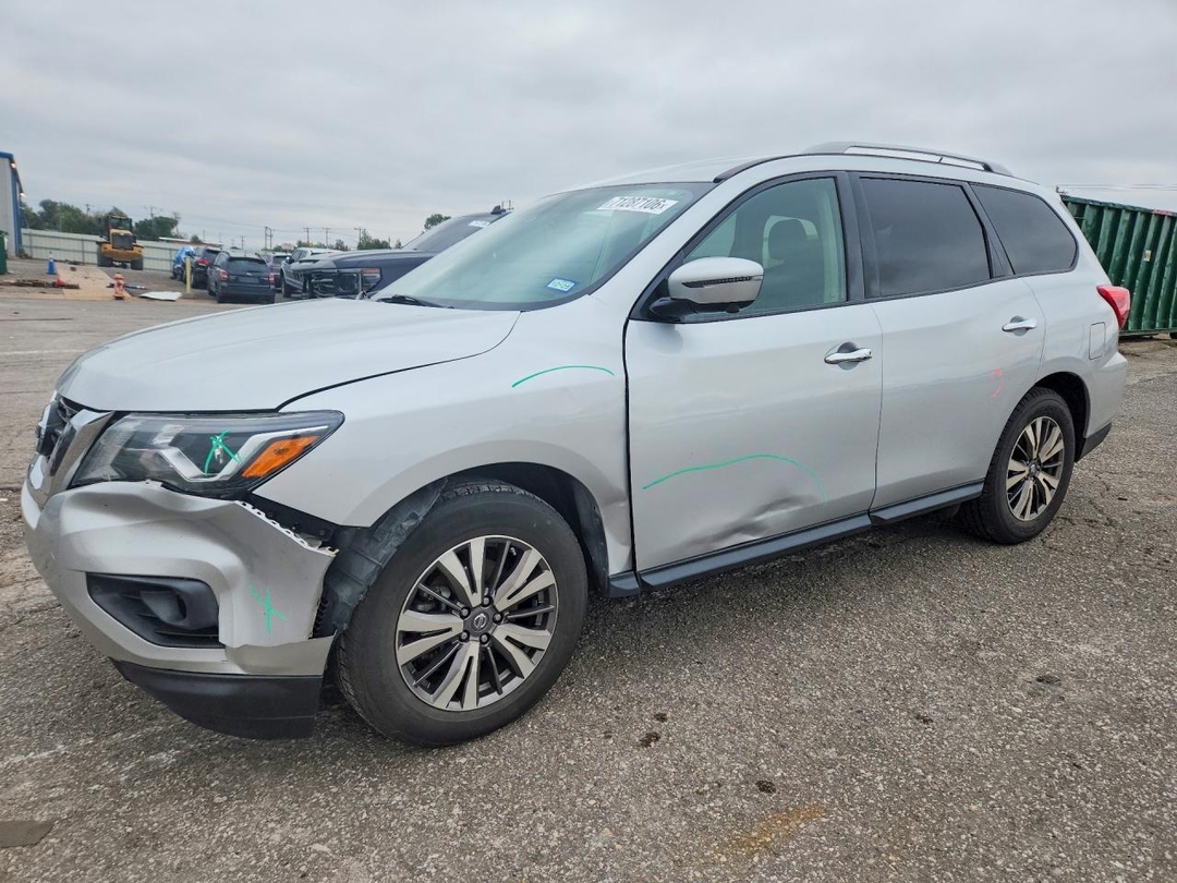 Vue de 2018 NISSAN PATHFINDER SL, angle 1