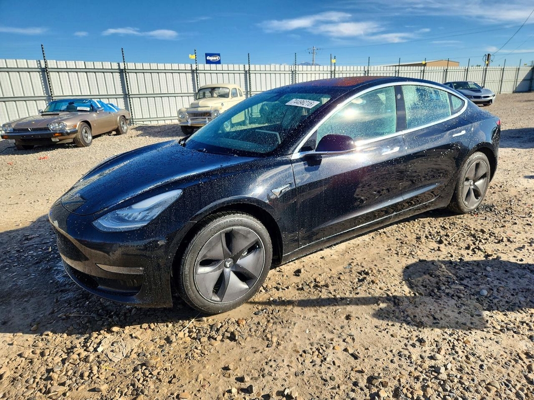 Vue de 2018 TESLA MODEL 3, angle 1