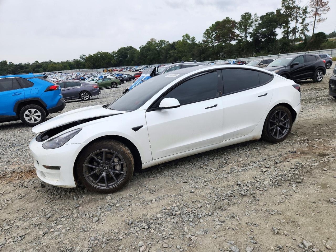 Vue de 2022 TESLA MODEL 3, angle 1