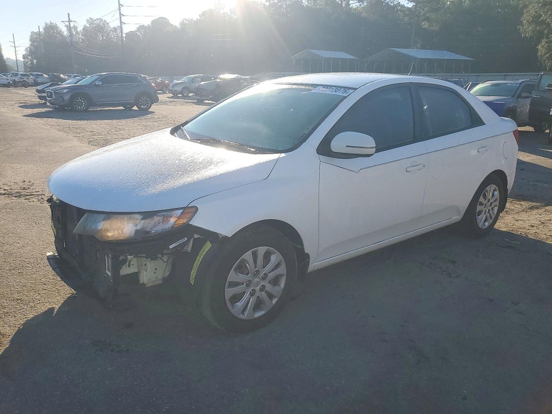 منظر 2013 KIA FORTE EX، زاوية 1