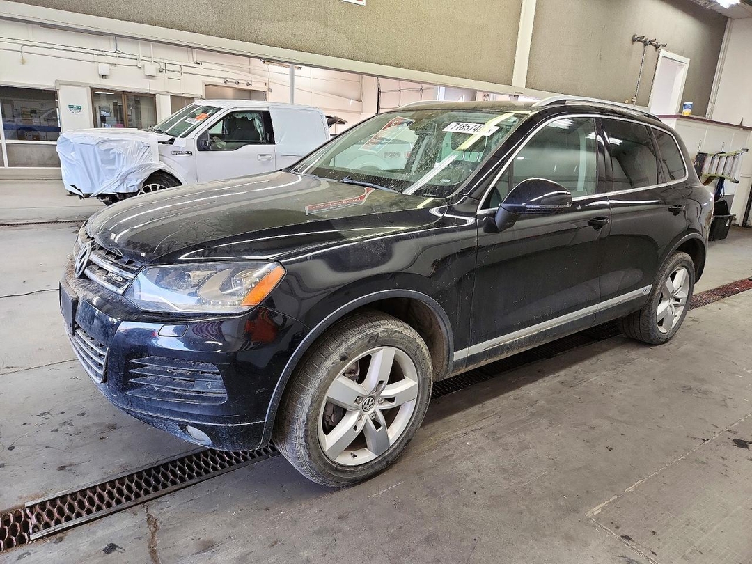 منظر 2011 VOLKSWAGEN TOUAREG HYBRID، زاوية 1