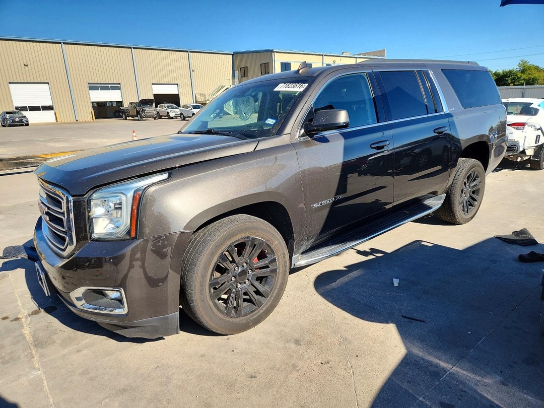 Vue de 2019 GMC YUKON XL K1500 SLT, angle 1