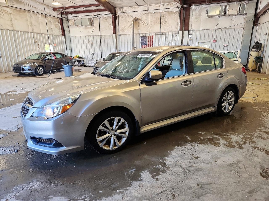 Vue de 2014 SUBARU LEGACY 2.5, angle 1
