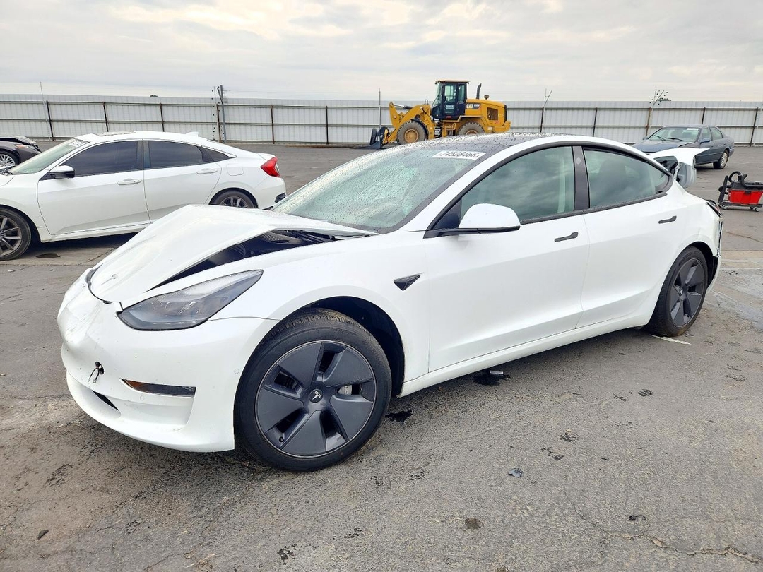 Вид 2022 TESLA MODEL 3, угол 1