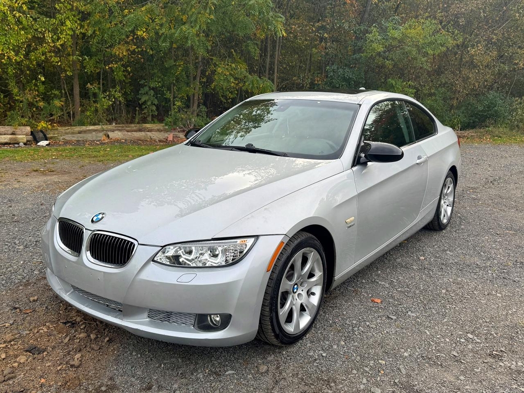 منظر 2009 BMW 335 XI، زاوية 1
