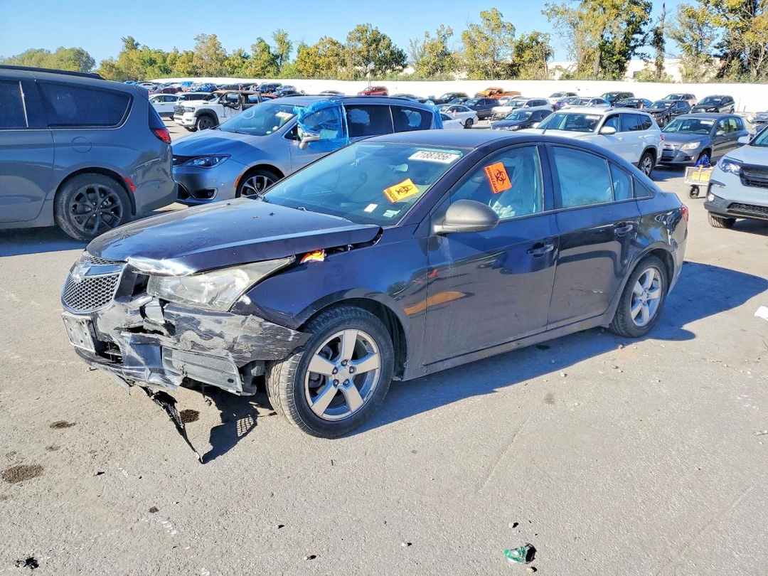 منظر 2014 CHEVROLET CRUZE LS، زاوية 1