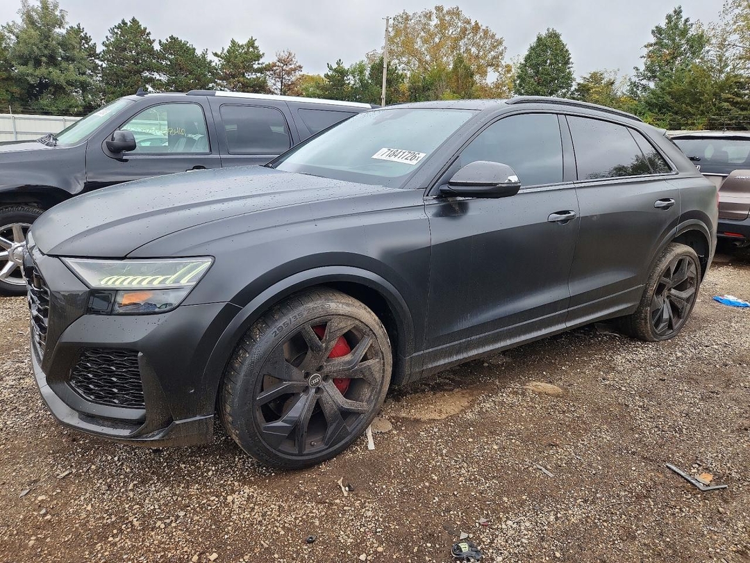 Vue de 2021 AUDI RS Q8, angle 1