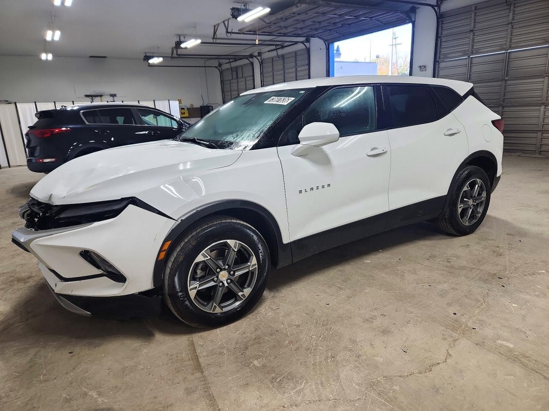 Vista de 2025 CHEVROLET BLAZER 2, ángulo 1