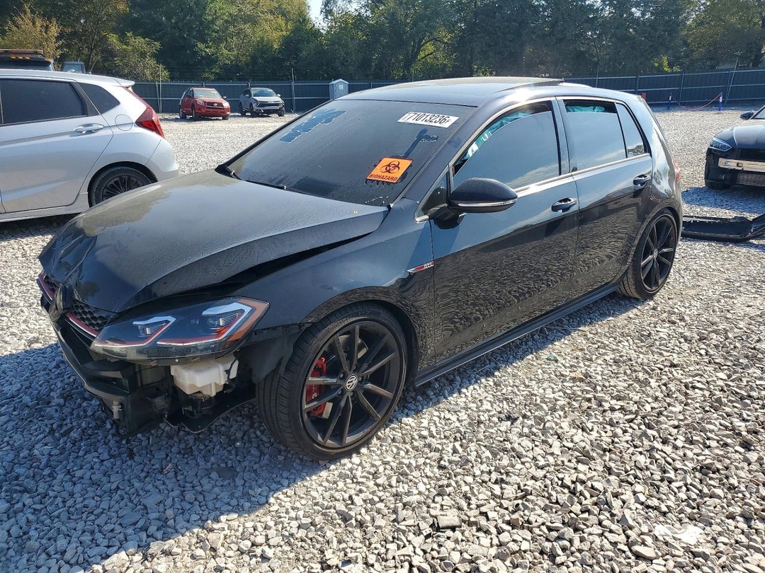 Vista de 2021 VOLKSWAGEN GTI S, ángulo 1
