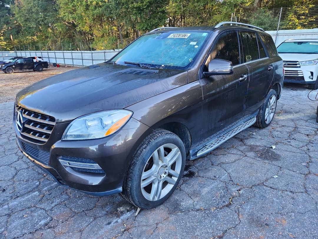 منظر 2014 MERCEDES-BENZ ML 350، زاوية 1