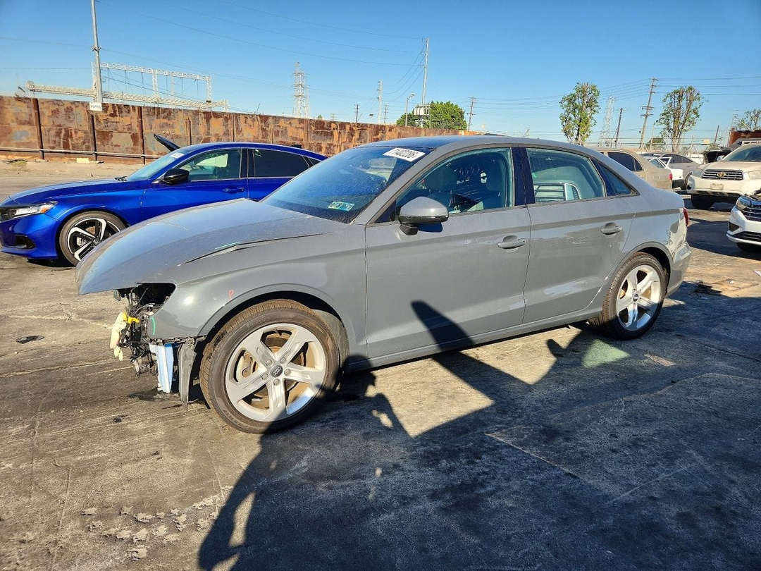 Vue de 2017 AUDI A3 PREMIUM, angle 1