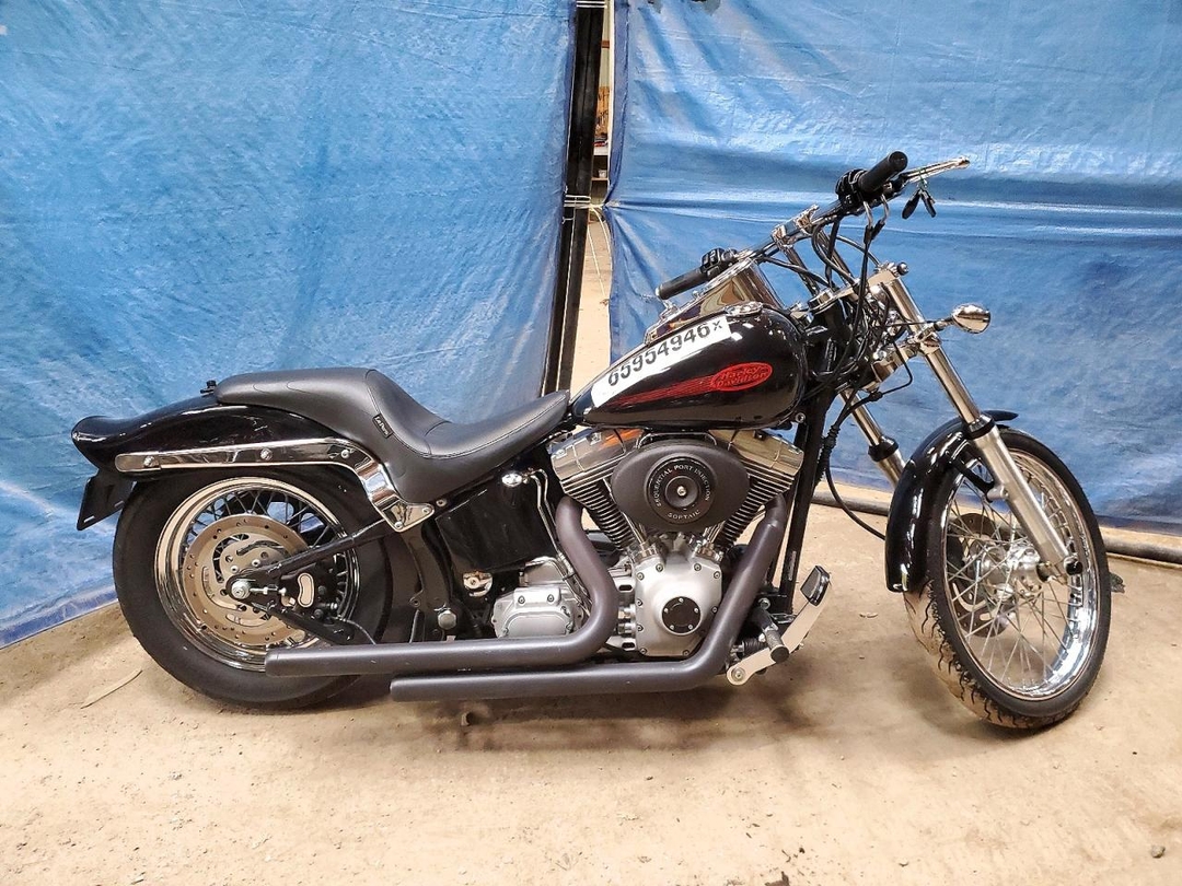 Vista de 2002 HARLEY-DAVIDSON FXSTI, ángulo 1