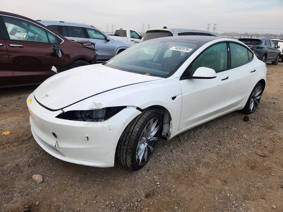 Vista de 2025 TESLA MODEL 3, ángulo 1