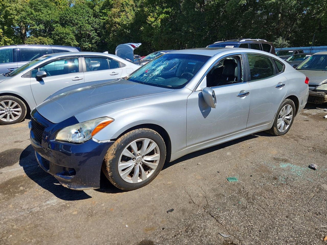 Vue de 2011 INFINITI M37 BASE, angle 1