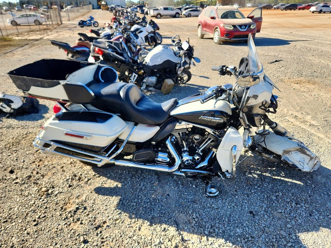 Вид 2014 HARLEY-DAVIDSON FLHTCU ULTRA CLASSIC ELECTRA GLIDE, угол 1