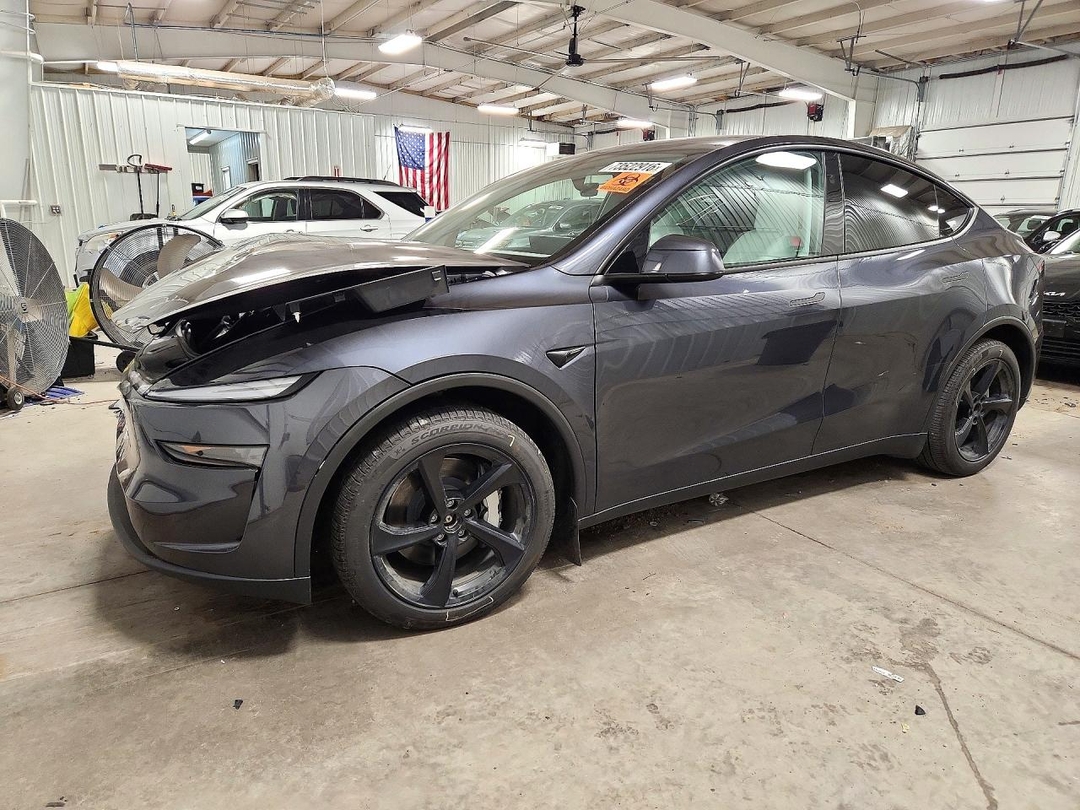 Vue de 2026 TESLA MODEL Y, angle 1