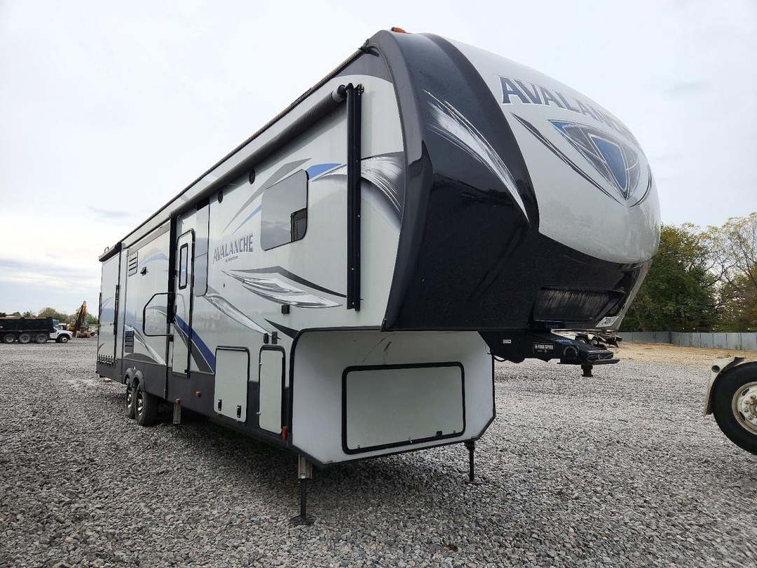 Vue de 2019 KEYSTONE AVALANCHE CAMPER, angle 1