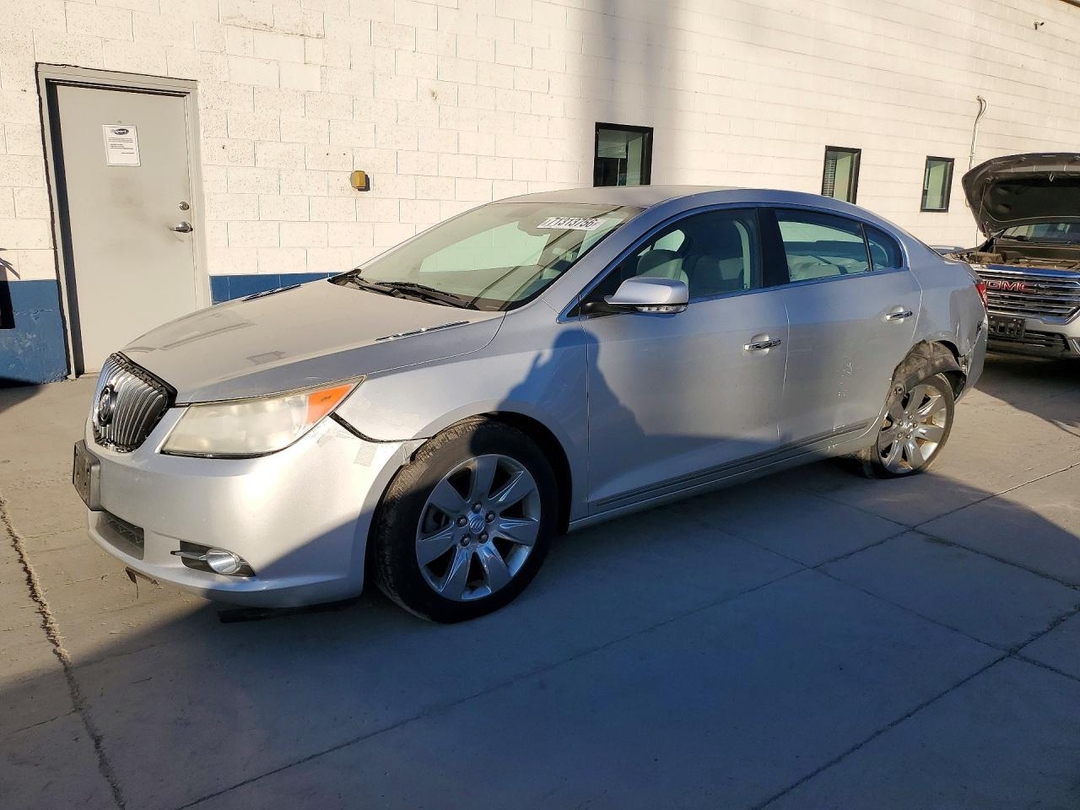Vue de 2013 BUICK LACROSSE, angle 1