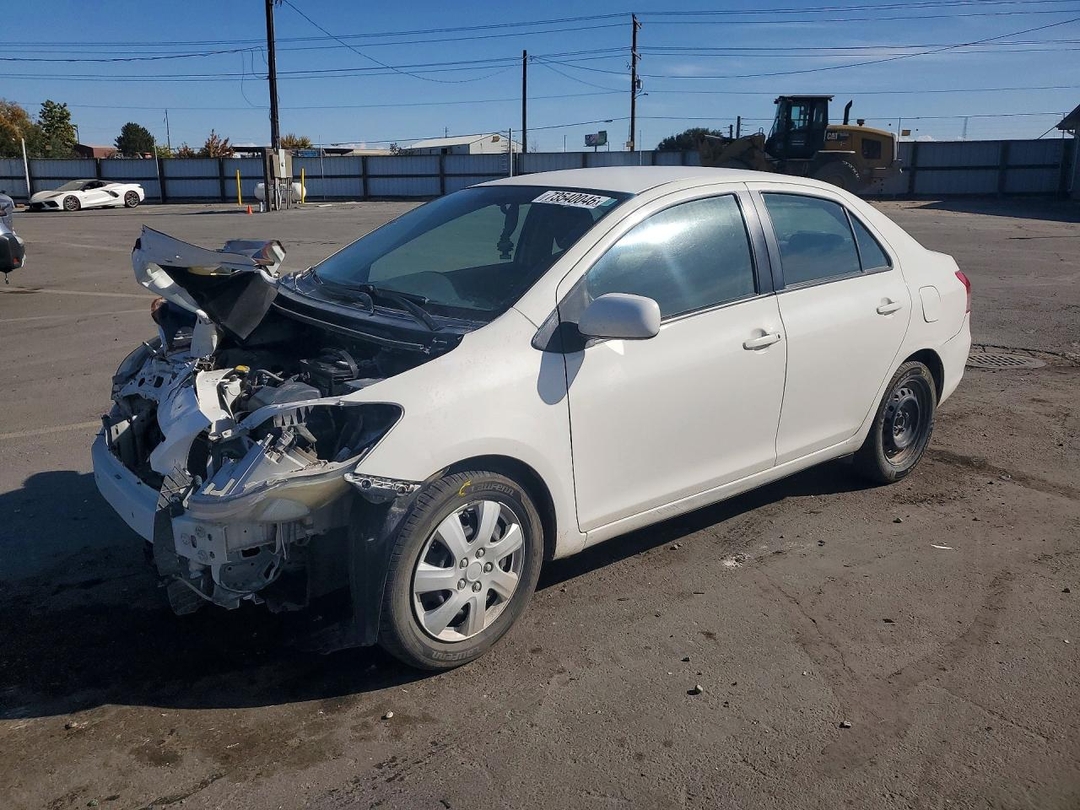 Вид 2008 TOYOTA YARIS BASE, угол 1