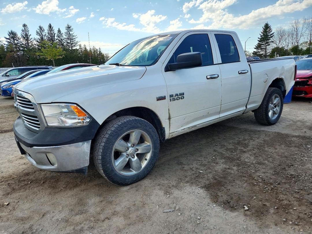 Vue de 2016 RAM 1500 SLT, angle 1