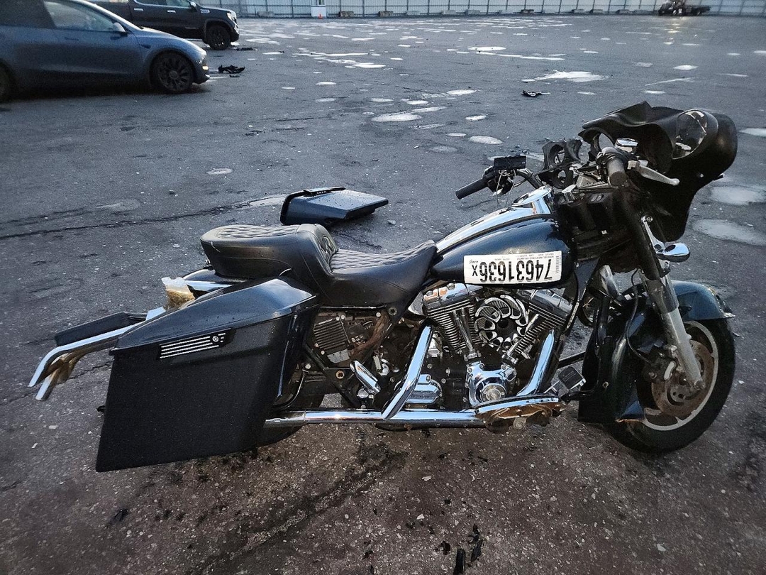Вид 2007 HARLEY-DAVIDSON FLHX, угол 1