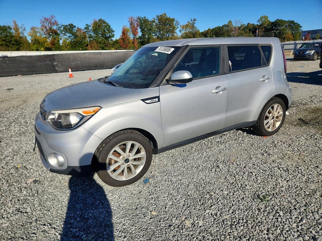 Vue de 2017 KIA SOUL +, angle 1