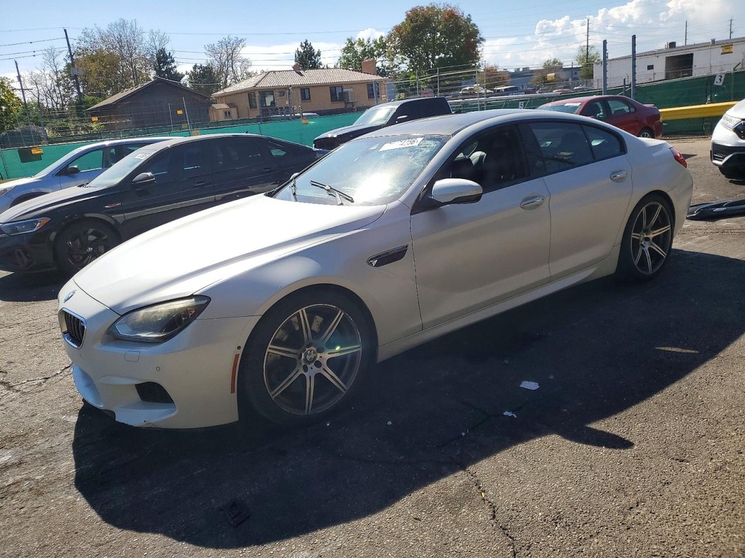 Vue de 2014 BMW M6 GRAN COUPE, angle 1