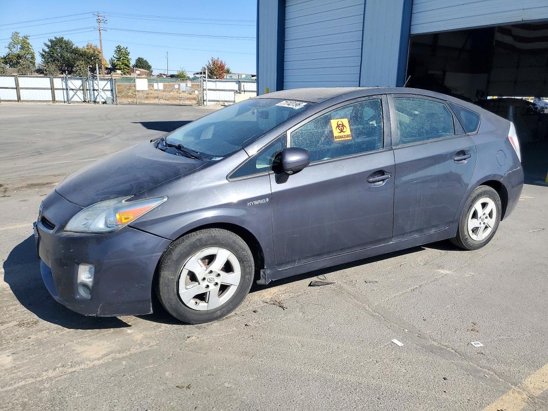 Вид 2010 TOYOTA PRIUS III, угол 1