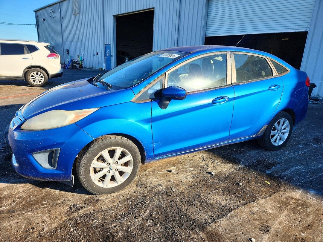 Vista de 2011 FORD FIESTA SE, ángulo 1