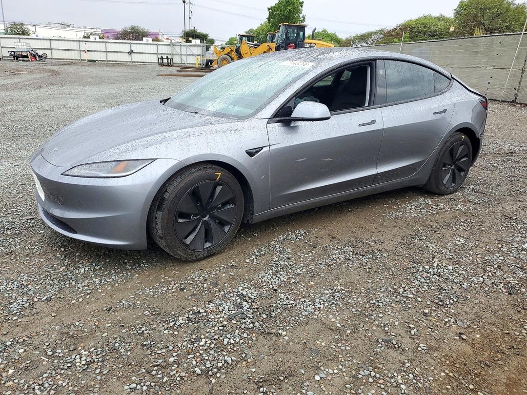 Vue de 2025 TESLA MODEL 3, angle 1