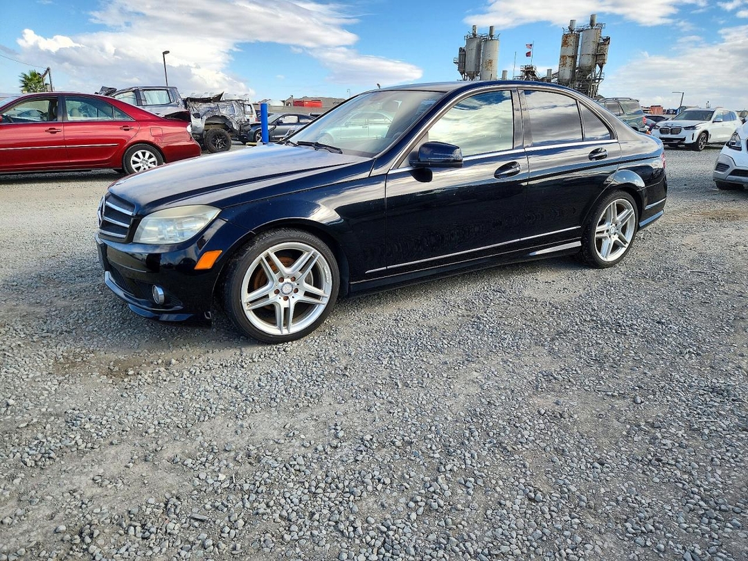 منظر 2010 MERCEDES-BENZ C 300، زاوية 1