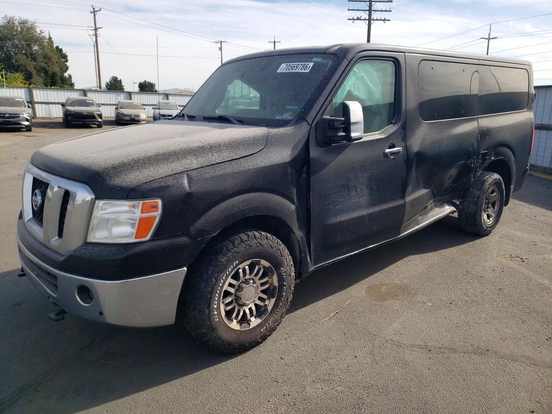 Вид 2016 NISSAN NV 3500 HD S, угол 1