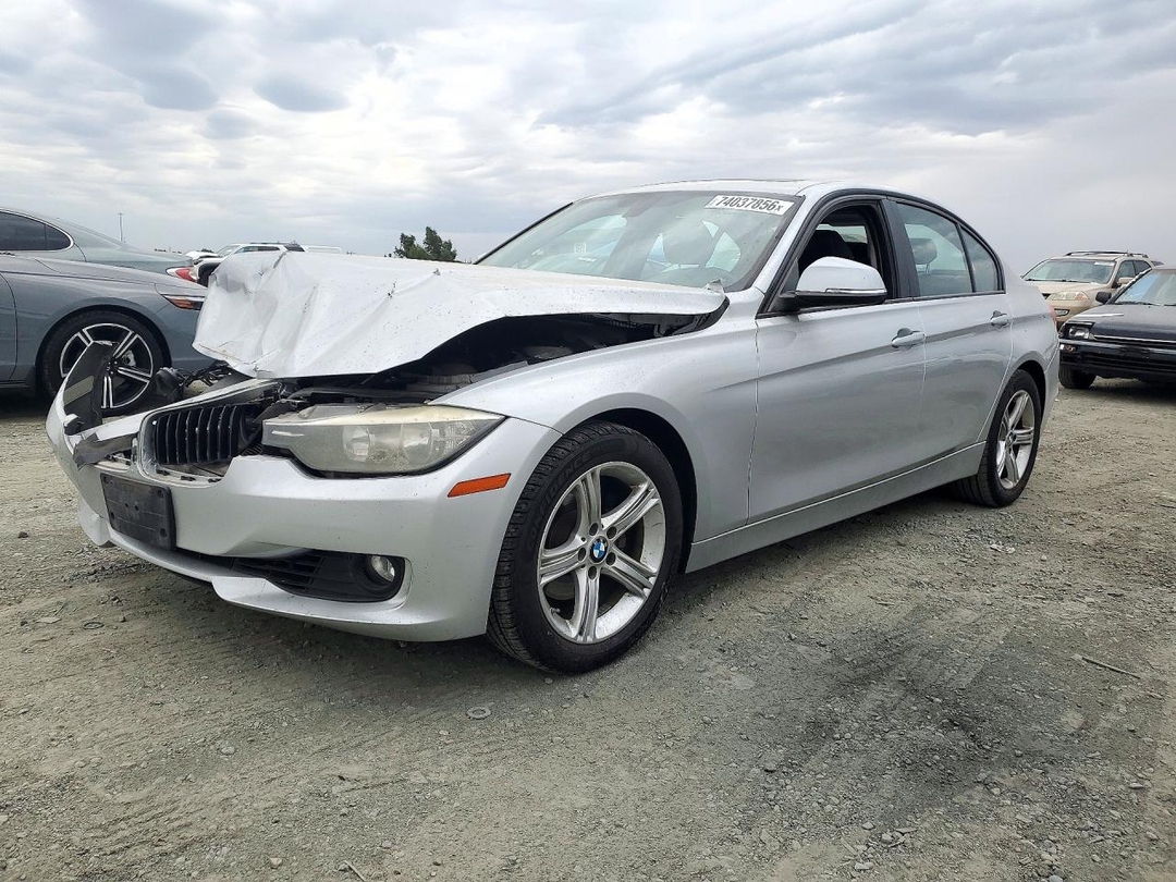 Vue de 2013 BMW 328 I SULEV, angle 1
