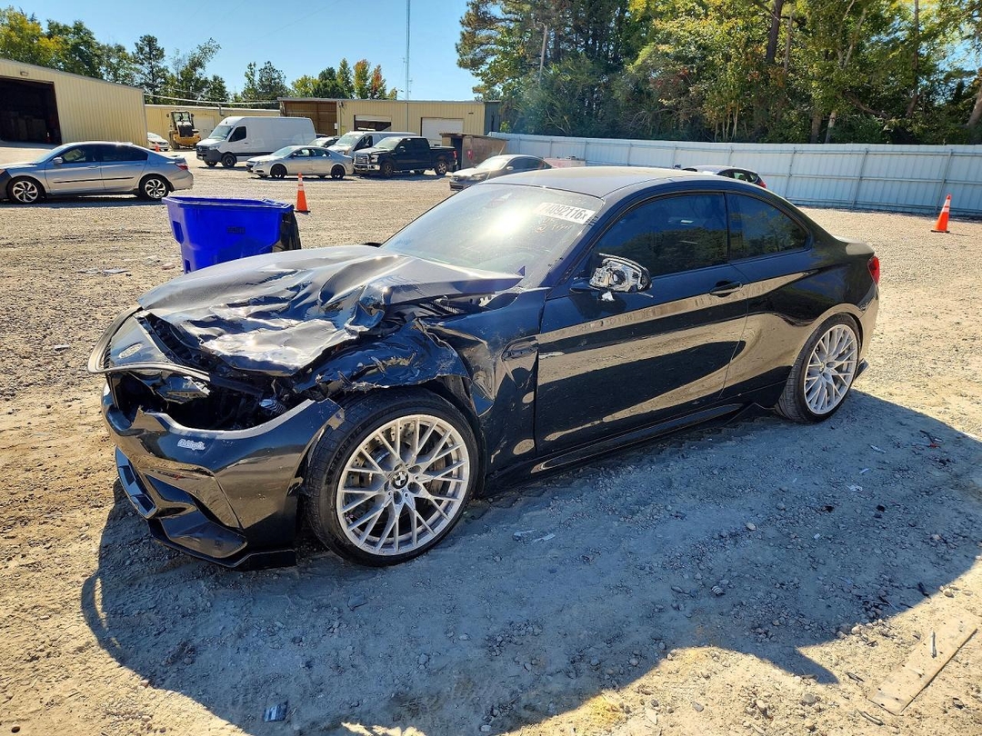 Vue de 2020 BMW M2 COMPETITION, angle 1