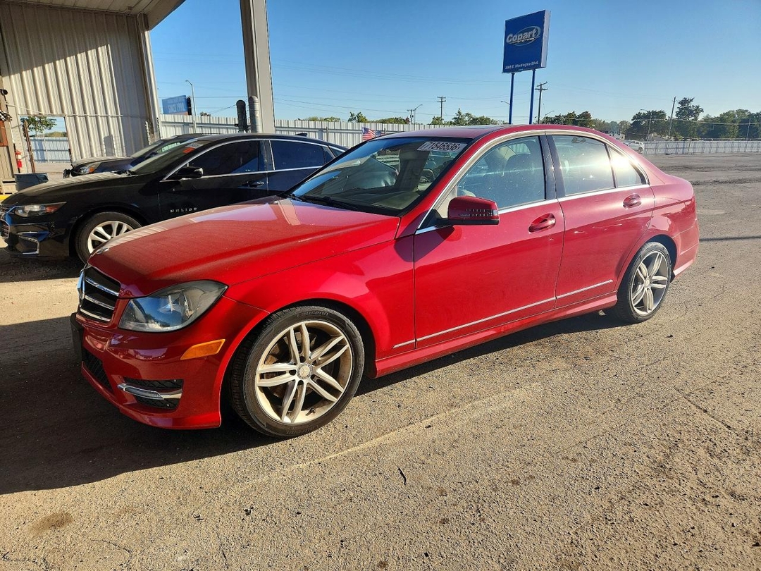 منظر 2014 MERCEDES-BENZ C 300 4MATIC، زاوية 1