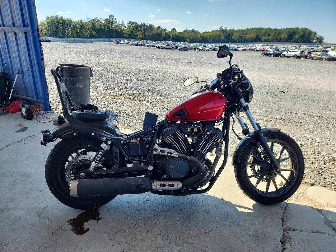 Vue de 2015 YAMAHA XVS95, angle 1
