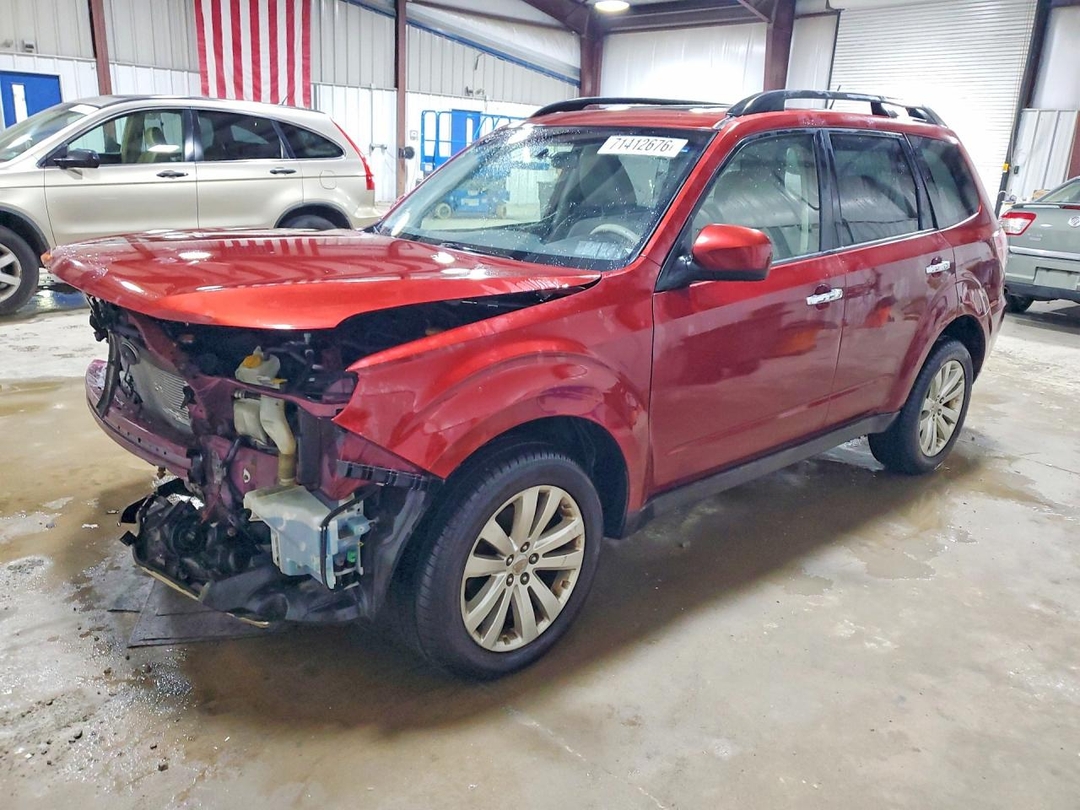 Vue de 2013 SUBARU FORESTER 2.5X PREMIUM, angle 1