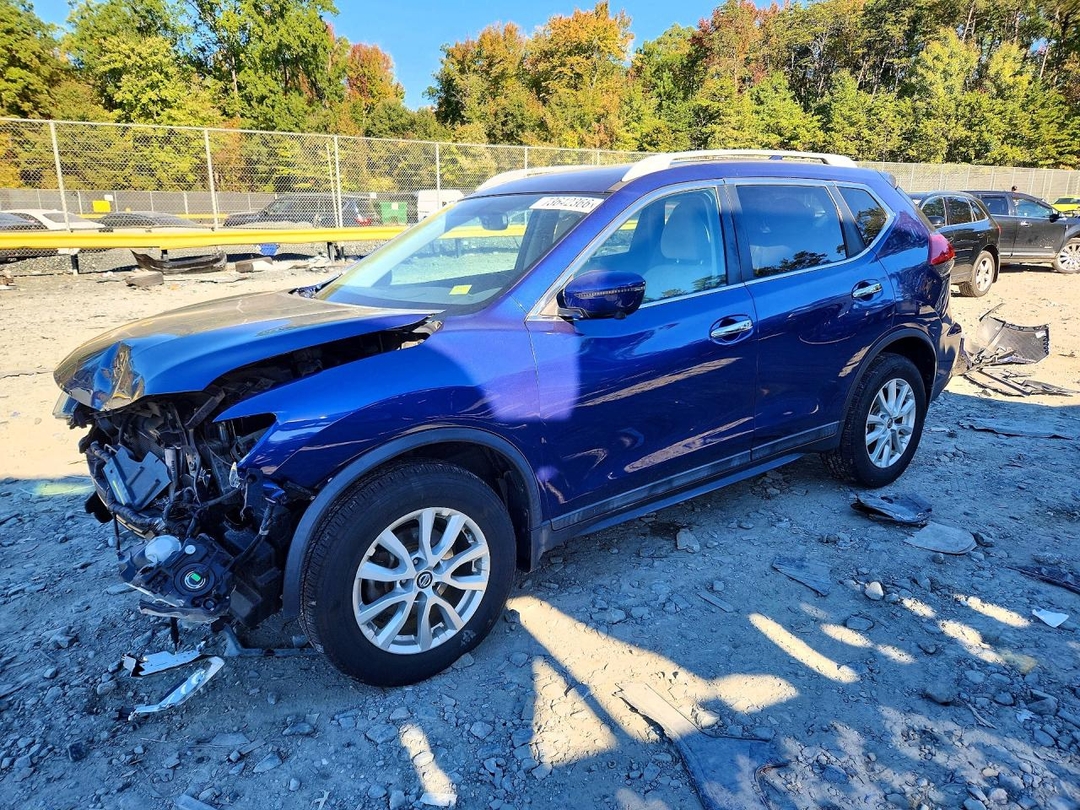 Vue de 2017 NISSAN ROGUE SV, angle 1