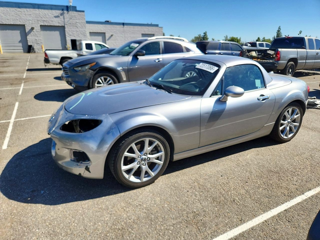 Vue de 2013 MAZDA MX-5 MIATA GRAND TOURING, angle 1