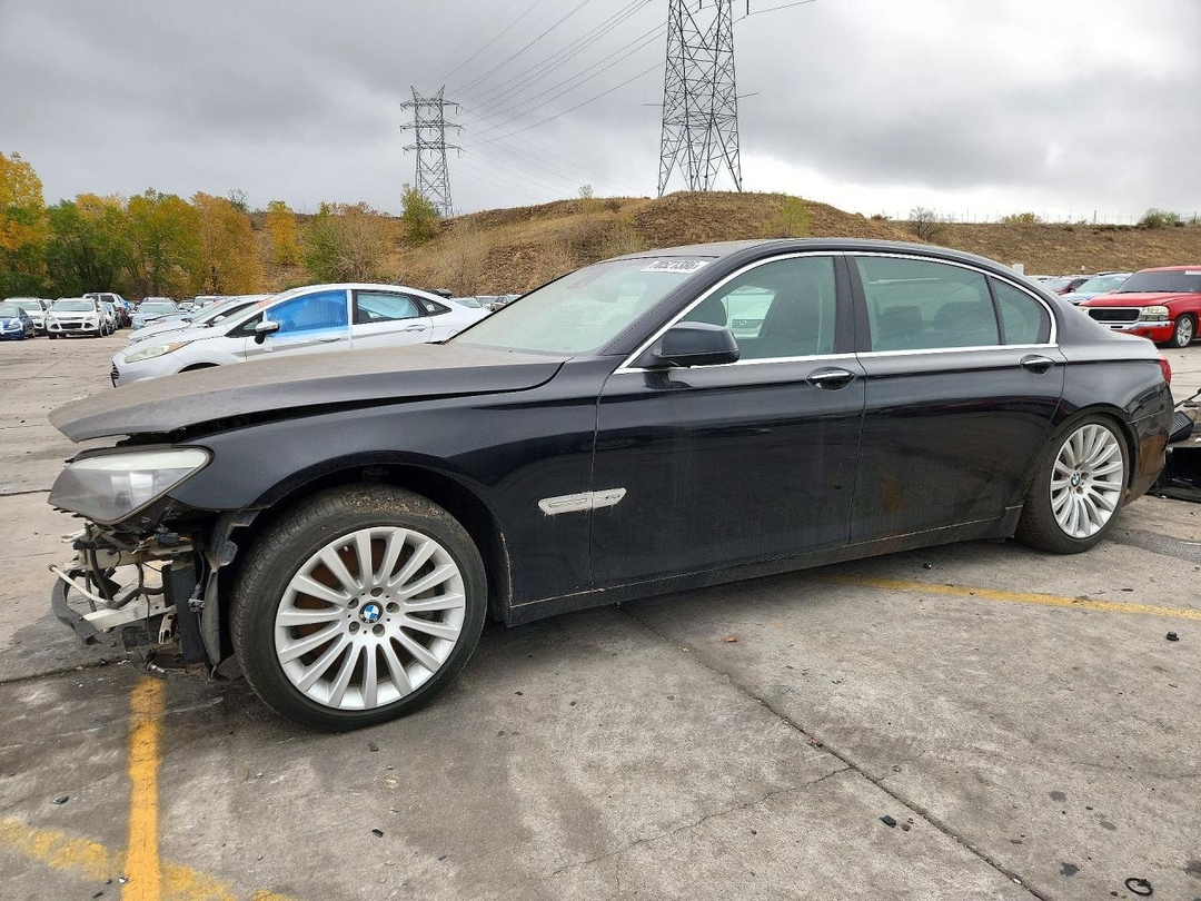 Vista de 2012 BMW 750 LXI, ángulo 1