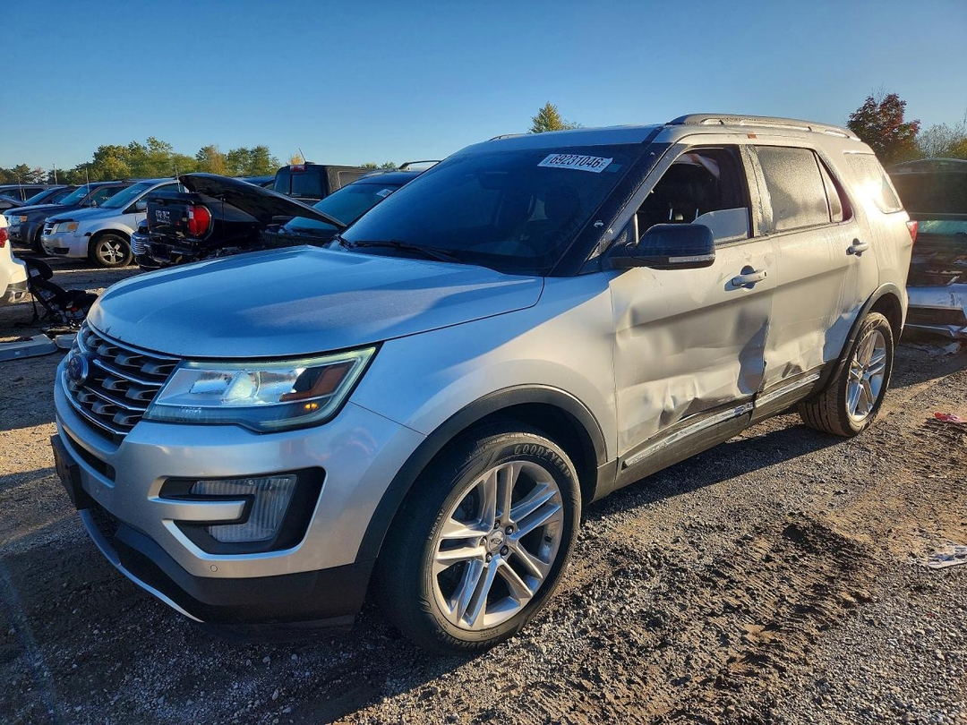 Вид 2017 FORD EXPLORER XLT, угол 1
