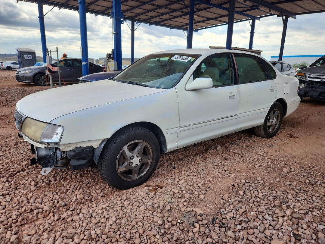 Vue de 1997 TOYOTA AVALON XL, angle 1
