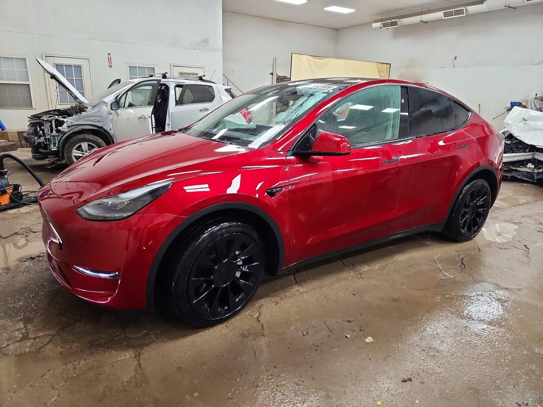Vue de 2024 TESLA MODEL Y, angle 1