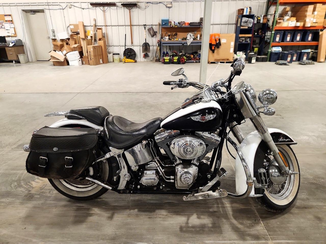 Vue de 2005 HARLEY-DAVIDSON FLSTNI, angle 1