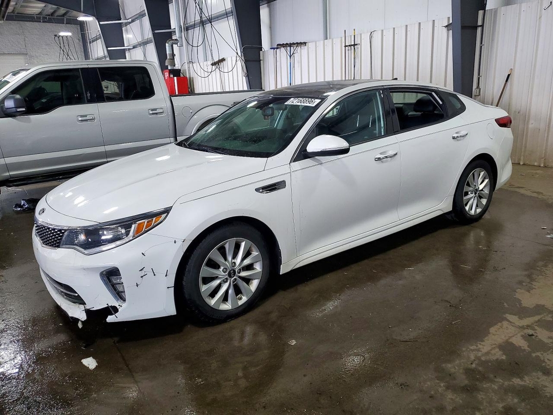 Vue de 2018 KIA OPTIMA S, angle 1