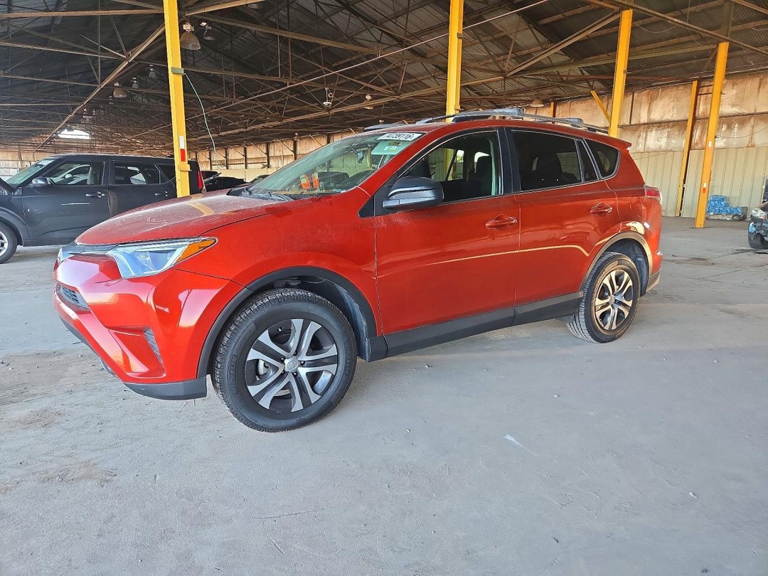 منظر 2016 TOYOTA RAV4 LE، زاوية 1