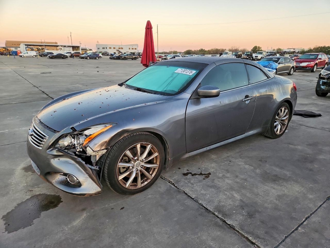 Vista de 2013 INFINITI G37 CONVERTIBLE BASE, ángulo 1